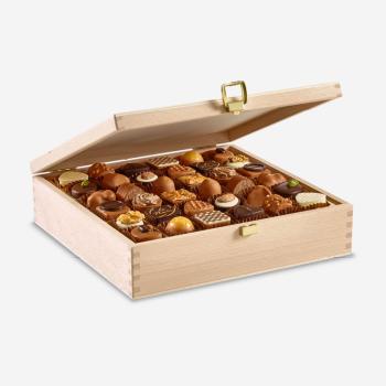 72 pcs praline assorted chocolate in a wooden box