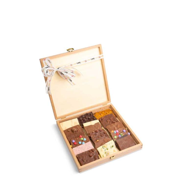 36 pcs fresh chocolate in a wooden box - 800 g