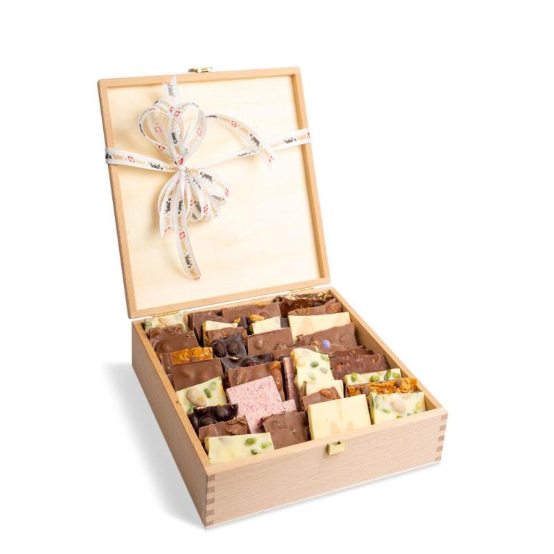 72 pcs fresh chocolate in a wooden box - 1600 g