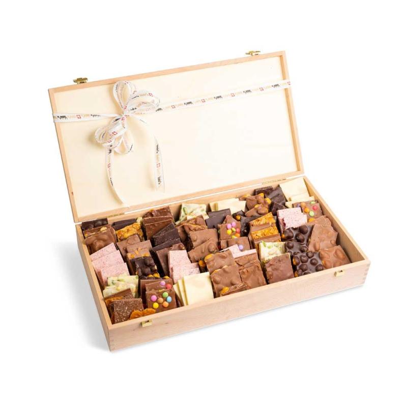 144 pcs fresh chocolate in a wooden box - 3200 g